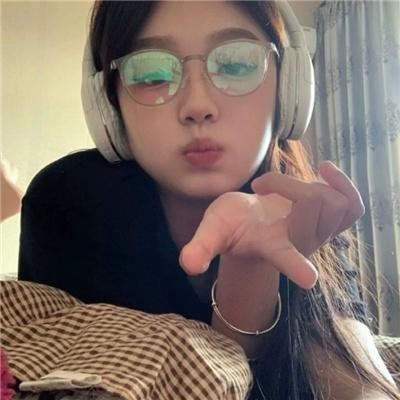 热裤荡女